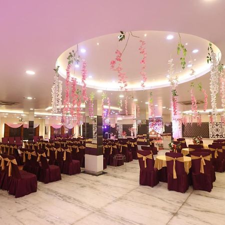 Hotel The Leaf - Gomti Nagar Лакнау Екстериор снимка