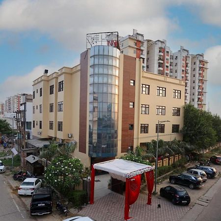Hotel The Leaf - Gomti Nagar Лакнау Екстериор снимка