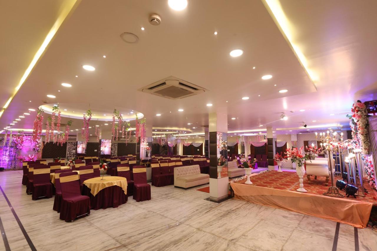 Hotel The Leaf - Gomti Nagar Лакнау Екстериор снимка