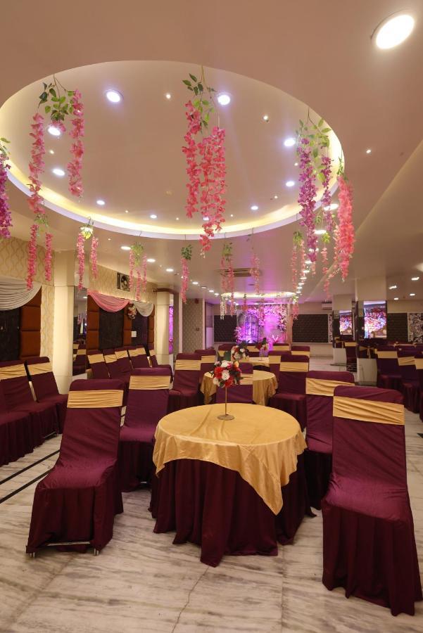 Hotel The Leaf - Gomti Nagar Лакнау Екстериор снимка
