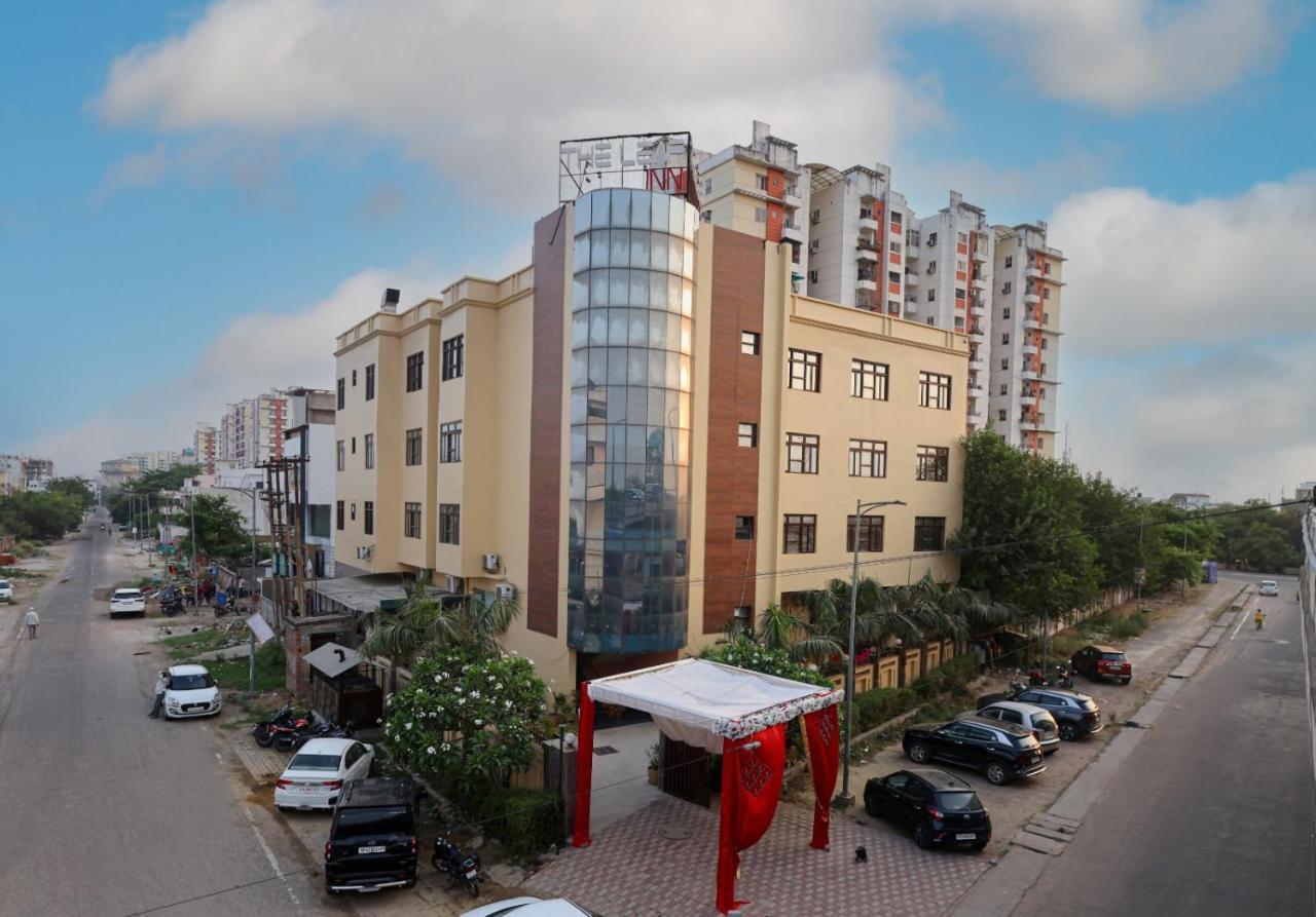 Hotel The Leaf - Gomti Nagar Лакнау Екстериор снимка