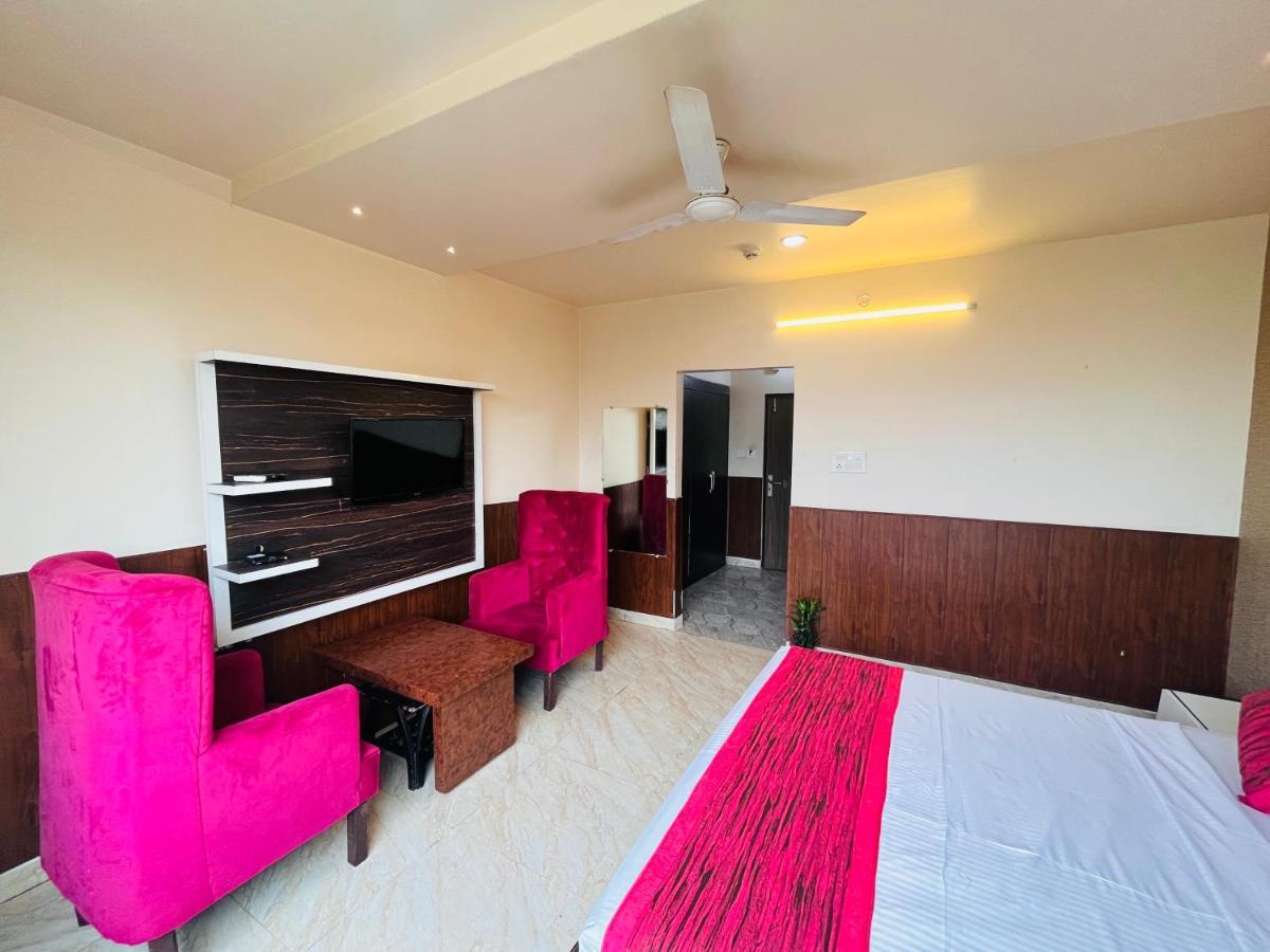 Hotel The Leaf - Gomti Nagar Лакнау Екстериор снимка