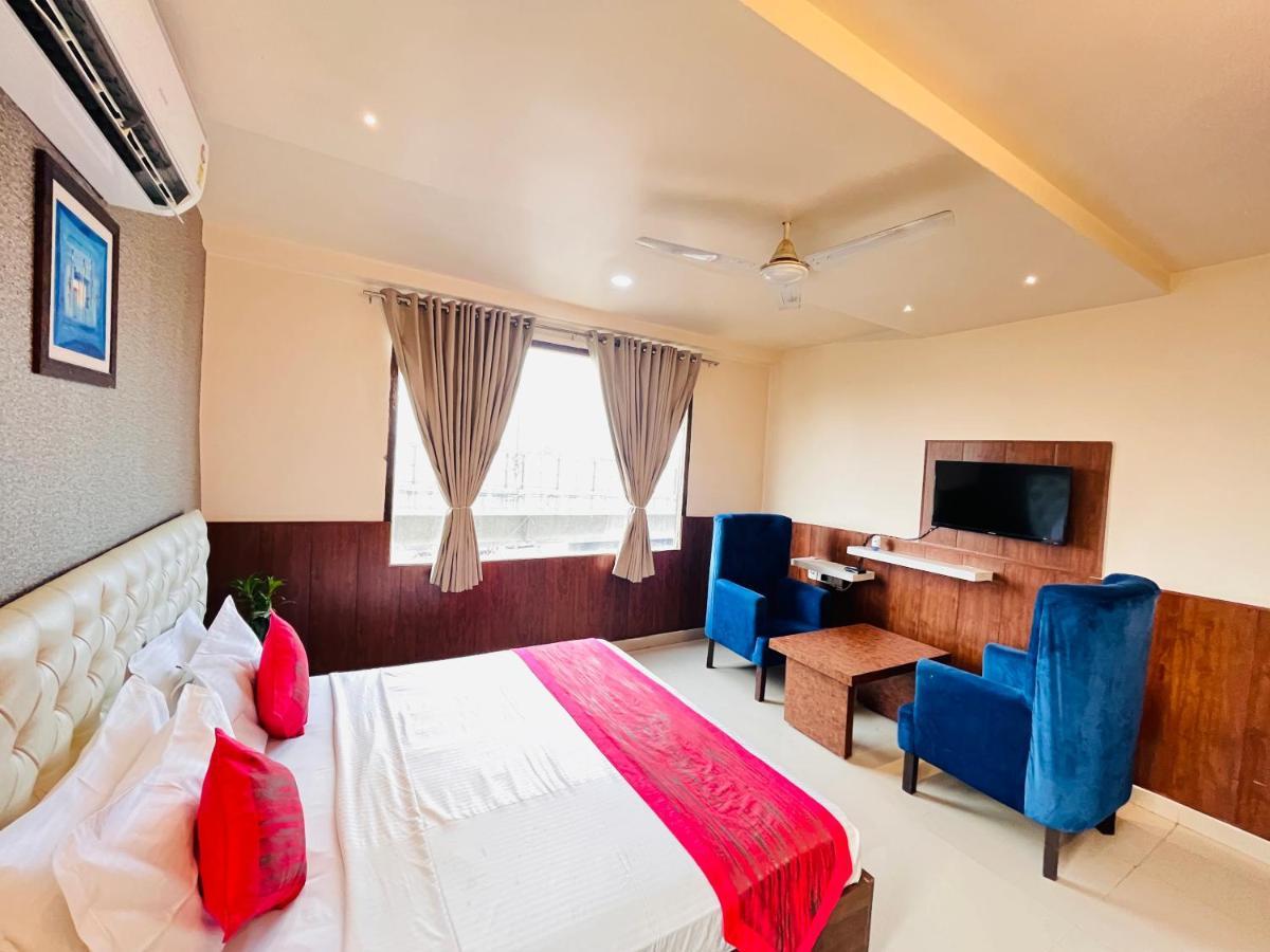 Hotel The Leaf - Gomti Nagar Лакнау Екстериор снимка
