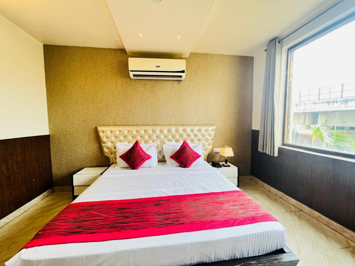 Hotel The Leaf - Gomti Nagar Лакнау Екстериор снимка