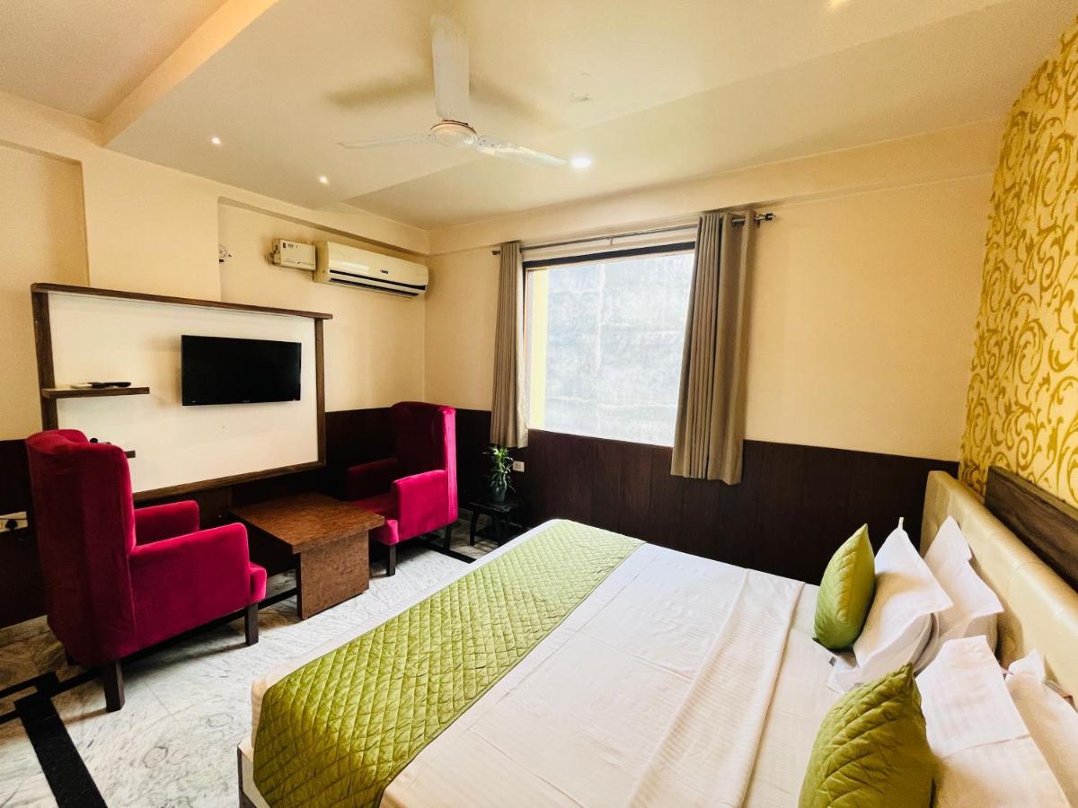 Hotel The Leaf - Gomti Nagar Лакнау Екстериор снимка