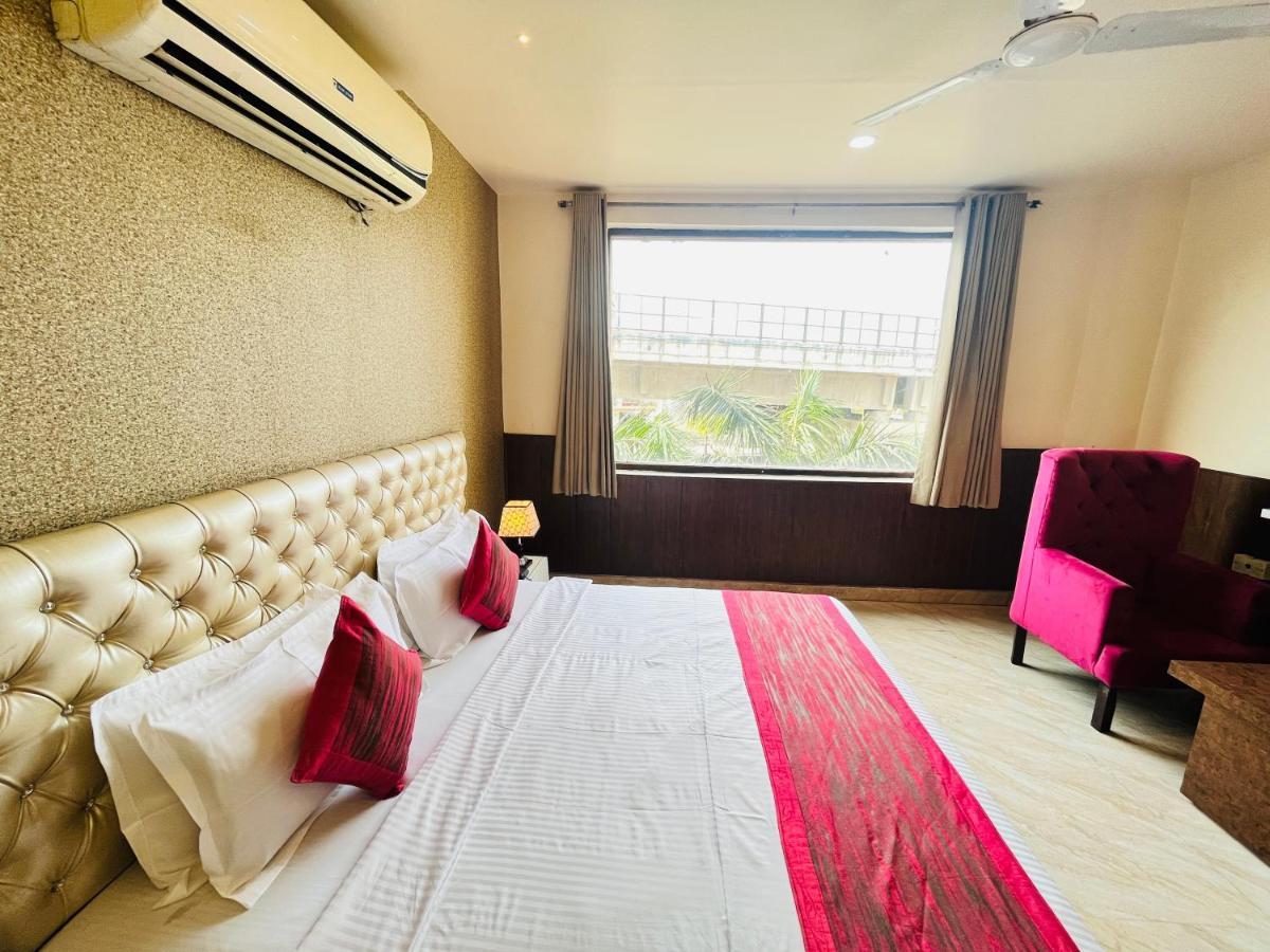 Hotel The Leaf - Gomti Nagar Лакнау Екстериор снимка