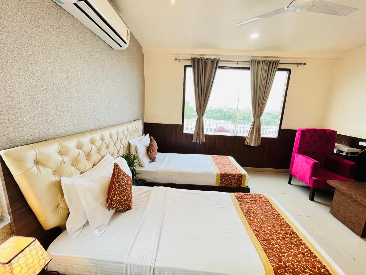 Hotel The Leaf - Gomti Nagar Лакнау Екстериор снимка