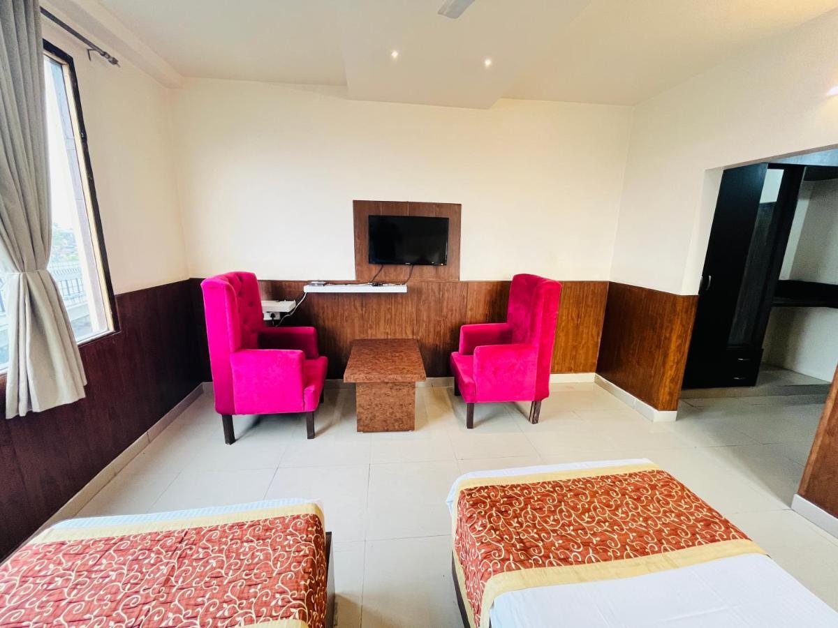 Hotel The Leaf - Gomti Nagar Лакнау Екстериор снимка