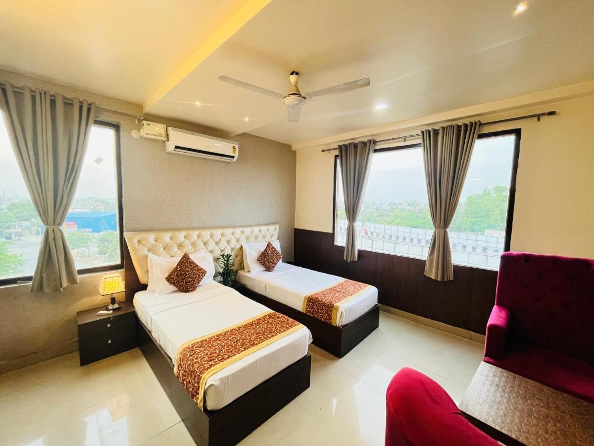 Hotel The Leaf - Gomti Nagar Лакнау Екстериор снимка