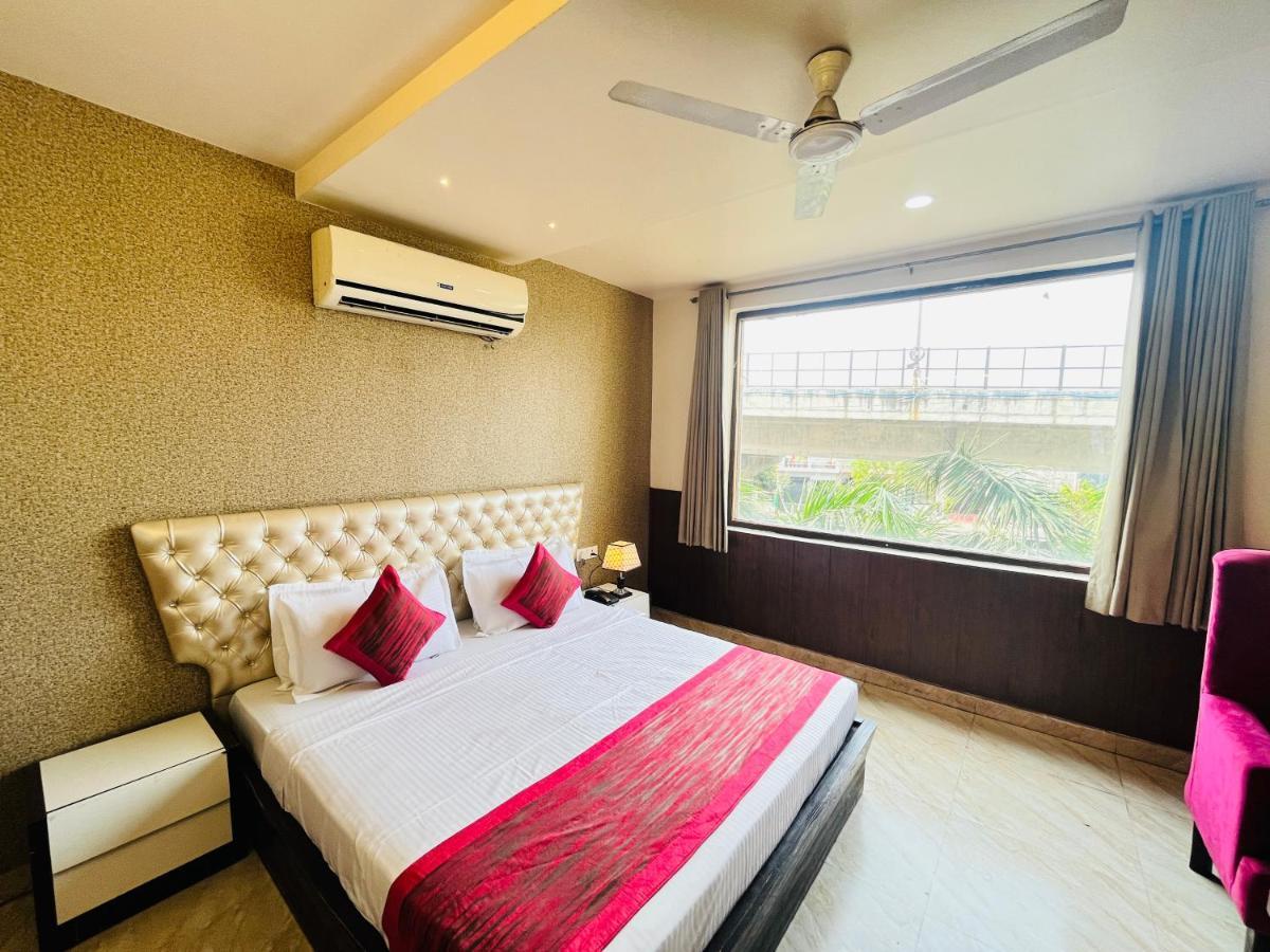 Hotel The Leaf - Gomti Nagar Лакнау Екстериор снимка