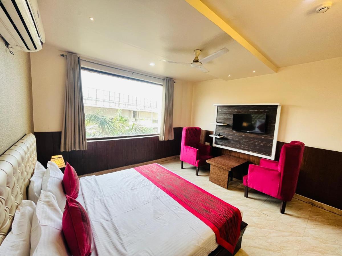 Hotel The Leaf - Gomti Nagar Лакнау Екстериор снимка